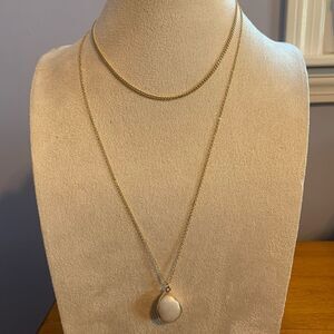 Express mother of pearl pendant gold
